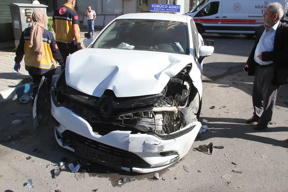 beysehirde iki trafik kazasi 6 yarali N3FtSgsL