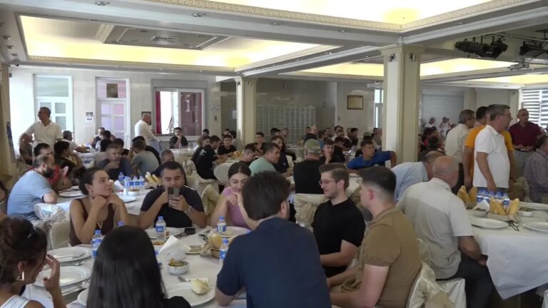 bornova belediye baskani eski esnaflarla birlikte kuru fasulye etkinliginde bir araya geldi 5rg4MSWs