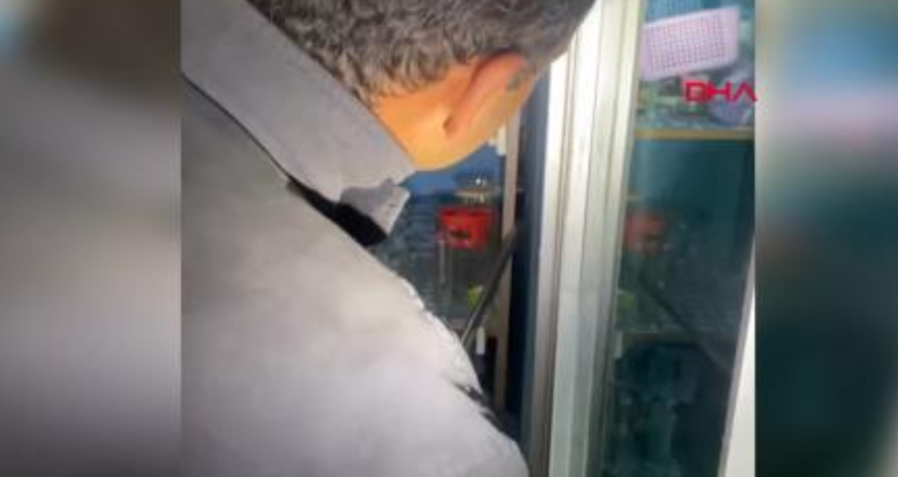 hatayda dolaba yilan girdi uwD6dT9n