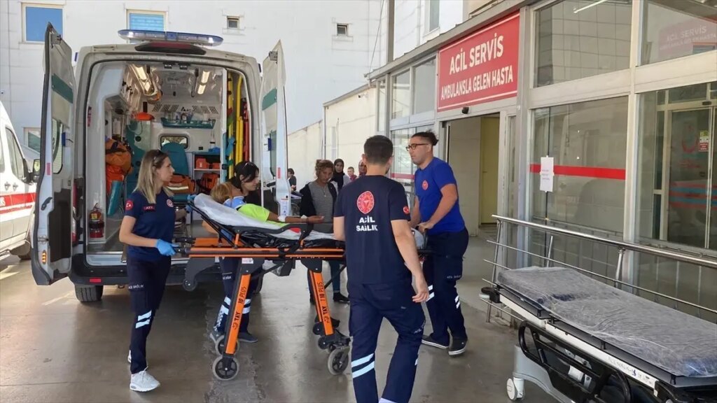 Kozan’da Minibüs Kaza Yaptı: 2 Yaralı