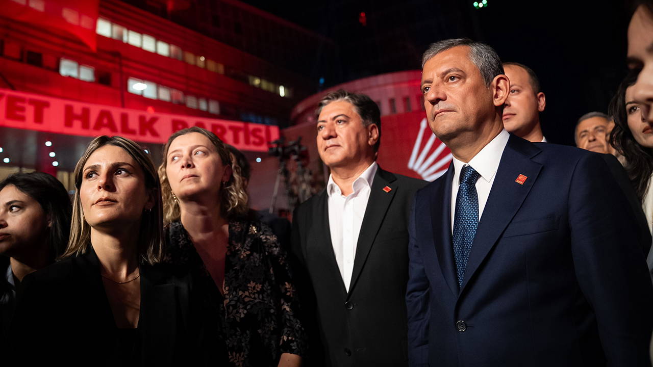 ozgur ozel 102nci yil etkinligine konustu basimiza ne geliyorsa bu yuzden geliyor zbKnKTmC