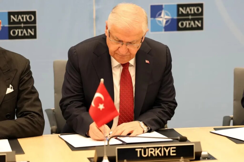 Bakan Güler NATO Zirvesi’nde