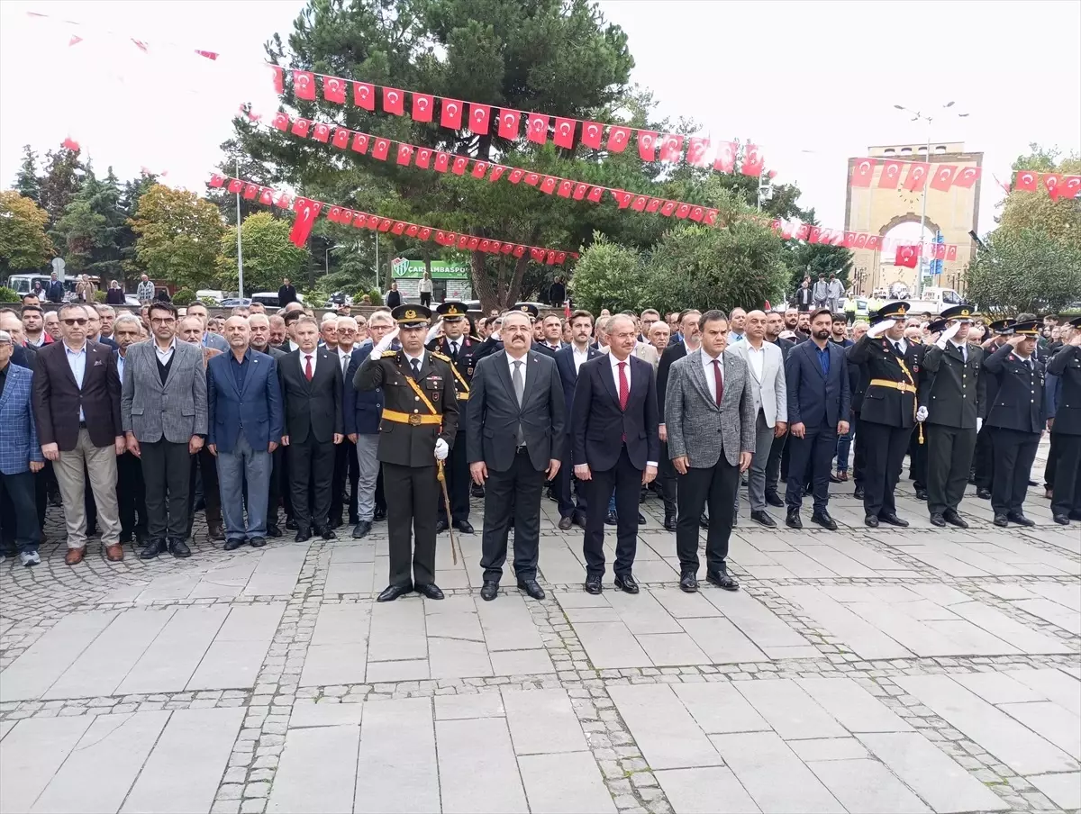 cumhuriyet bayrami coskusu carsambada DVCTHcEc.jpg