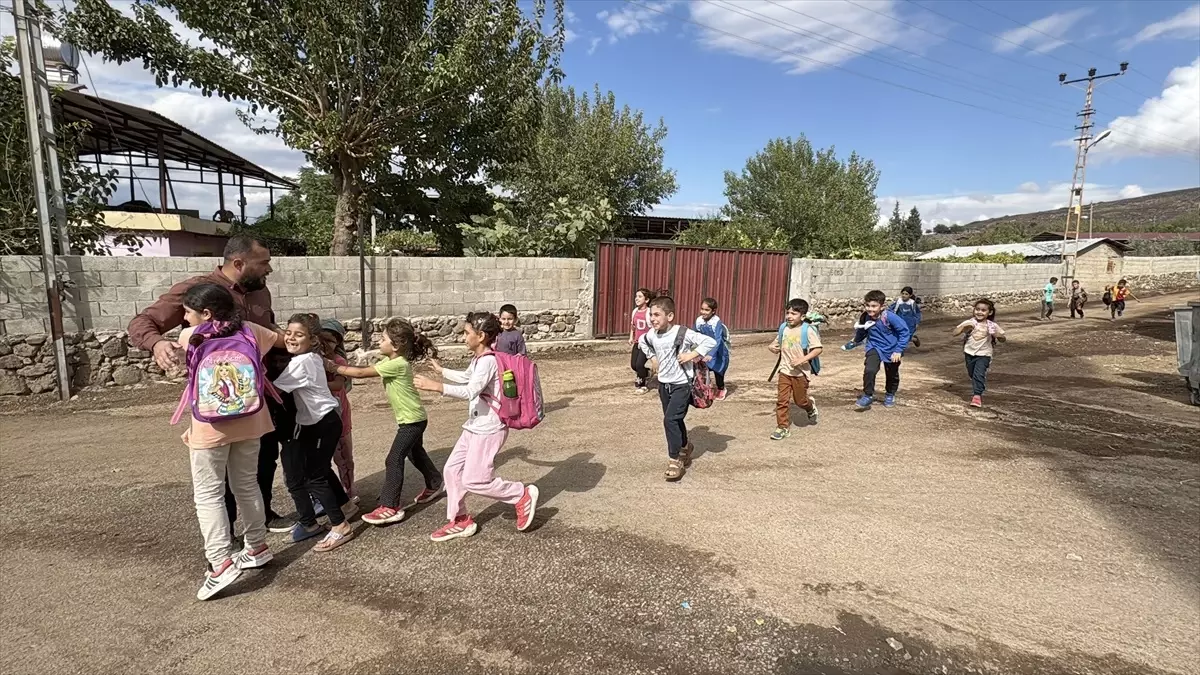 imam demir camiyi cicek bahcesine donusturdu QzDGGHOv.jpg