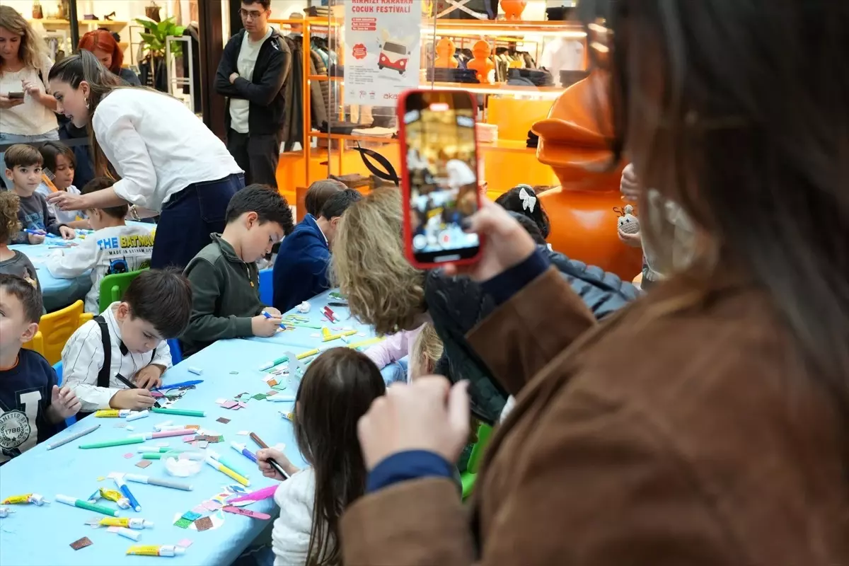 kirmizi karavan projesi ile cocuklar gelecege umut tasiyor XH5eYOdn.jpg