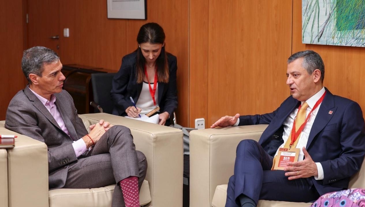 ozgur ozel ispanya basbakani sanchez ile gorustu OkPVnPxT