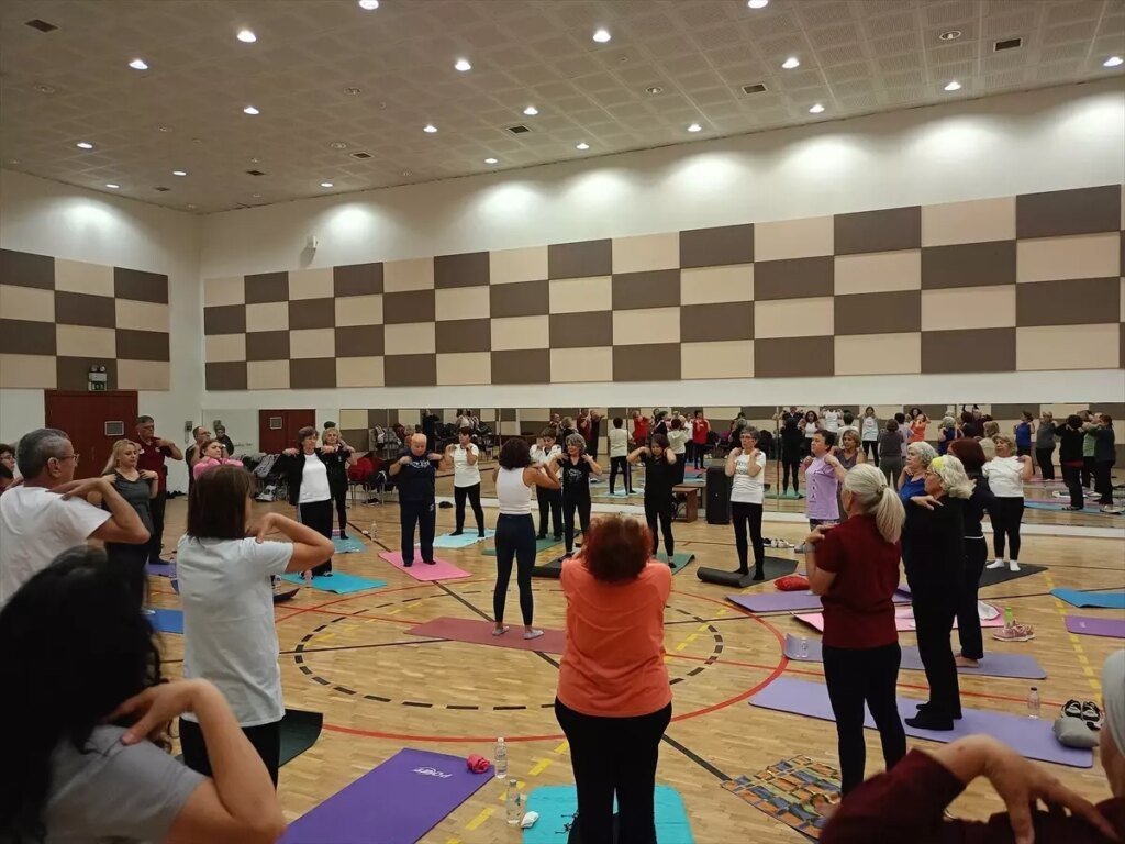 60+ Tazelenme Üniversitesi 125 Mezun Verdi