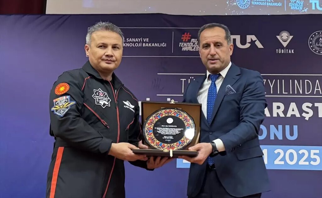 Alper Gezeravcı, Öğrencilerle Uzay Deneyimlerini Paylaştı