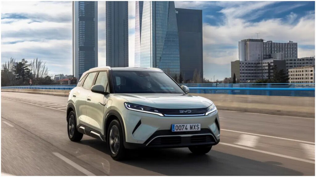 Çin rekabeti Avrupalı otomobil üreticilerini içten yanmalı motorlu modellere yöneltiyor…