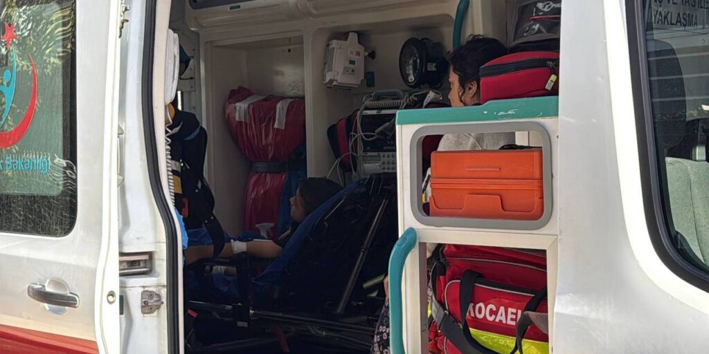 İnşaat alanında oynayan çocuğun bacağına demir saplandı