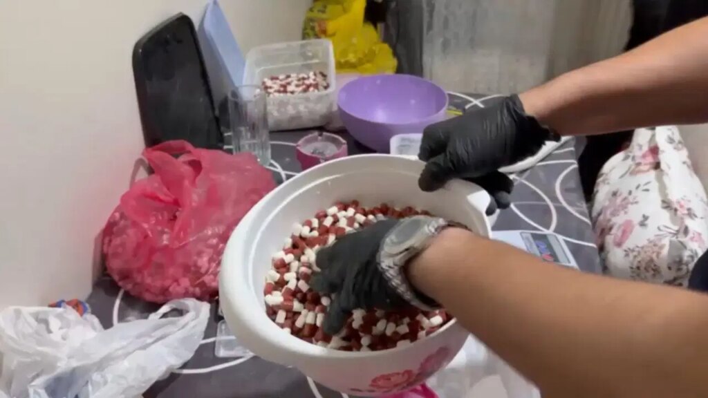 Kağıthane’de ‘uyuşturucu’ operasyonu: Eşi uyuşturucu satışından tutuklanan kadın, aynı suçtan tutuklandı!