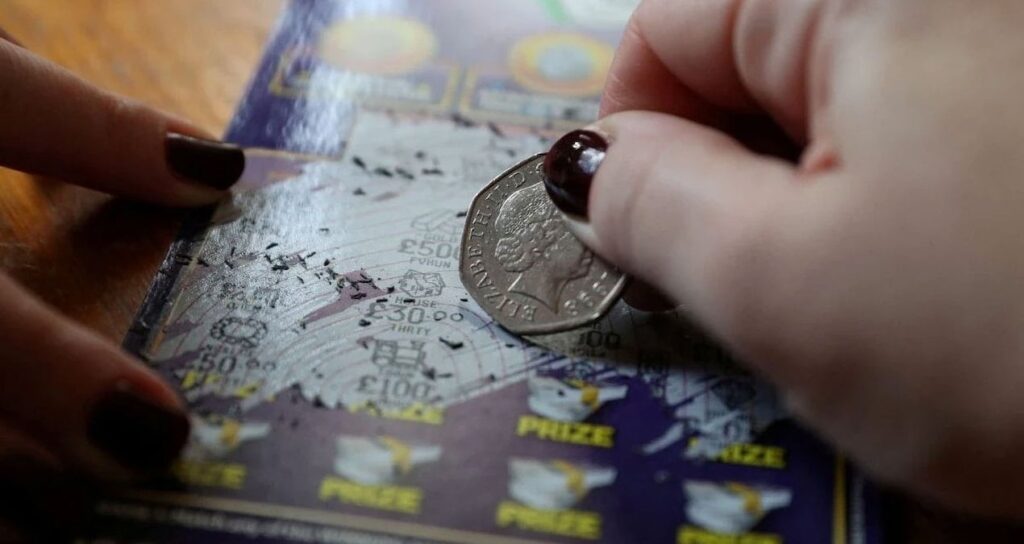 Yardımlarla geçinen çifte piyango vurdu: Devlet paraya el koydu