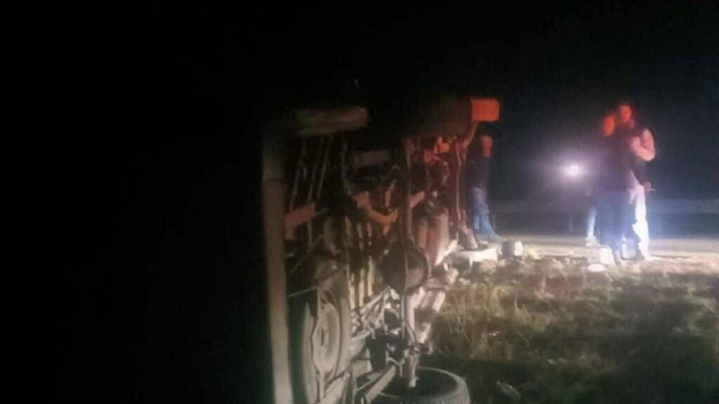 Ankara’da işçi servisi devrildi: 14 yaralı