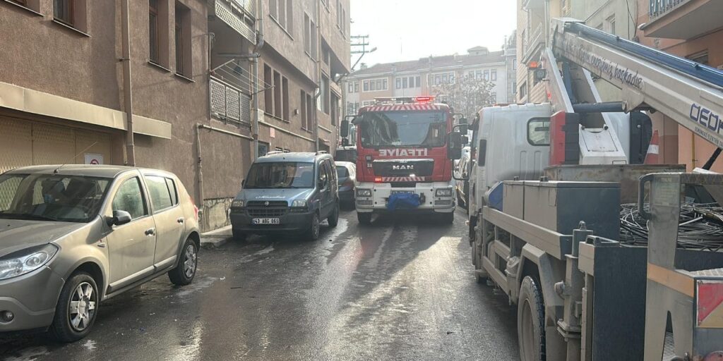 Çakmakla oynayan çocuk evi yaktı!