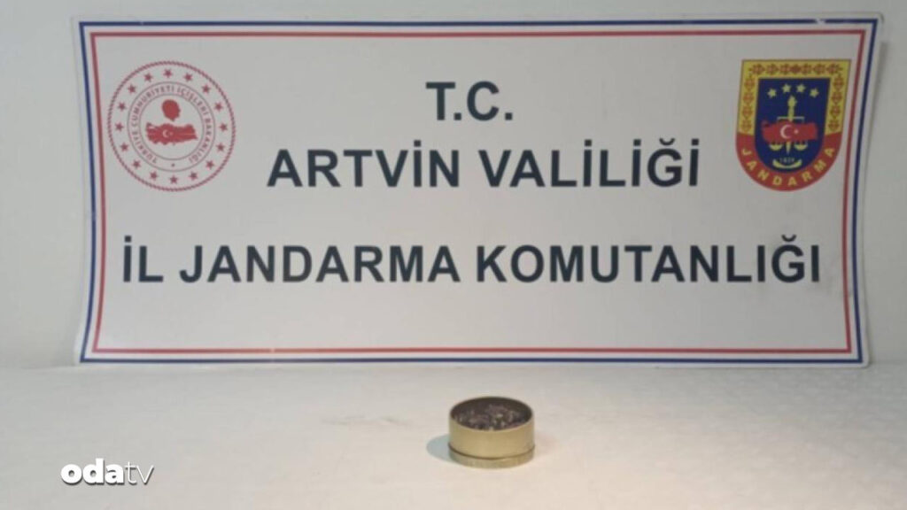 Endemik çiçeği kaçırırken yakalandı