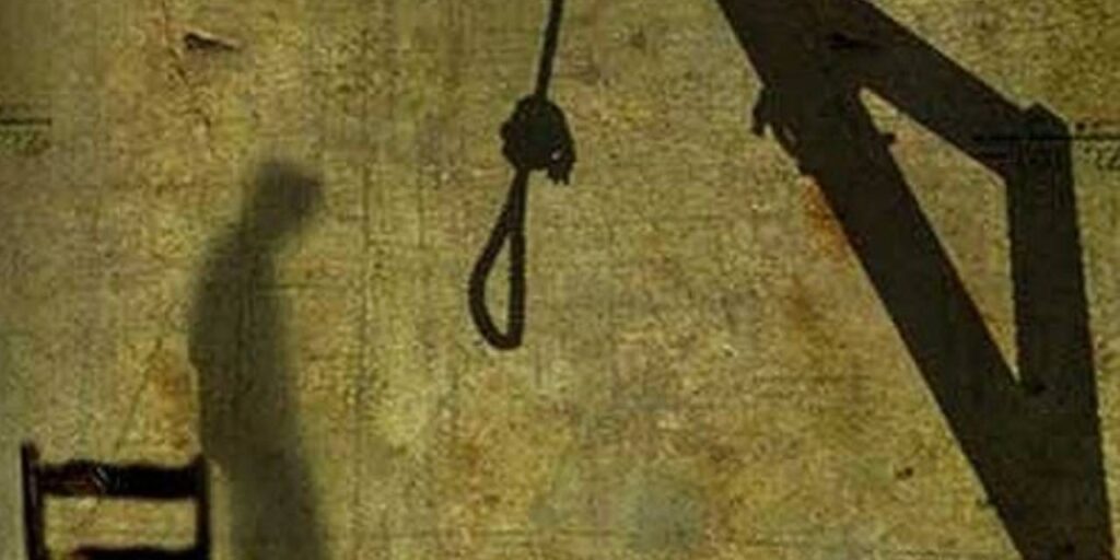 Eşini öldüren adam halkın önünde idam edildi