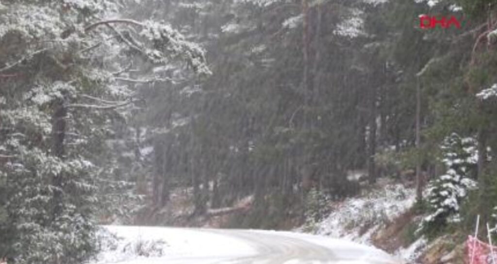 Kartalkaya’da kar kalınlığı 10 santime ulaştı