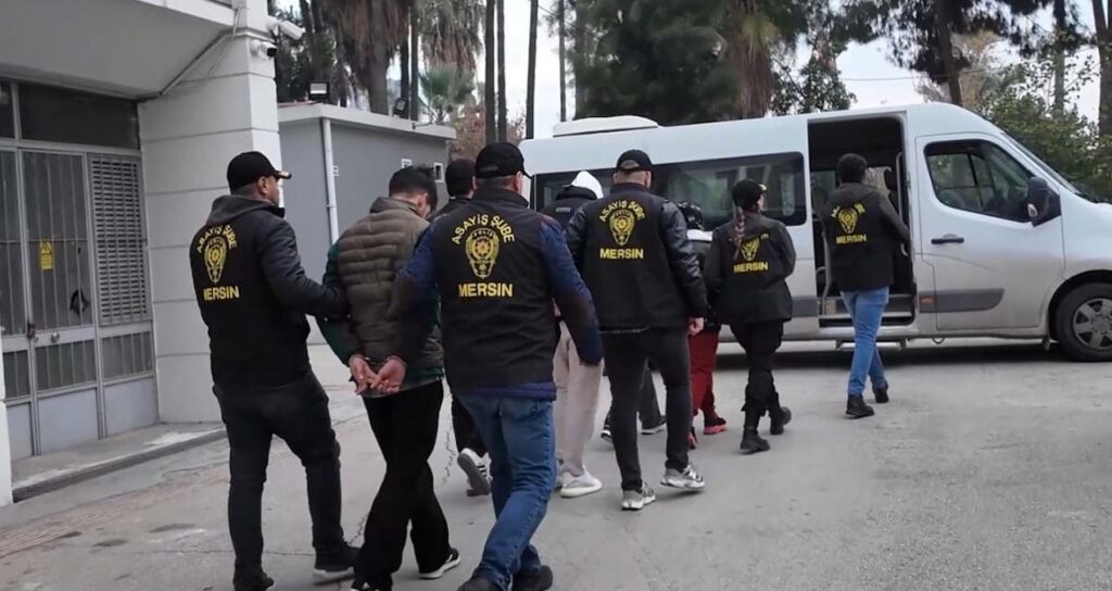 Mersin’de ‘pasaporta el koyup fuhşa zorlama’ iddiası: 3 tutuklama