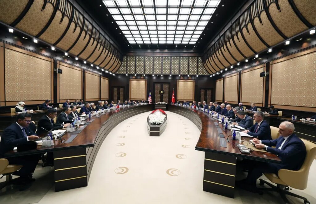 Cumhurbaşkanı Erdoğan, Malezya Başbakanı İbrahim’i resmi törenle karşıladı (2)