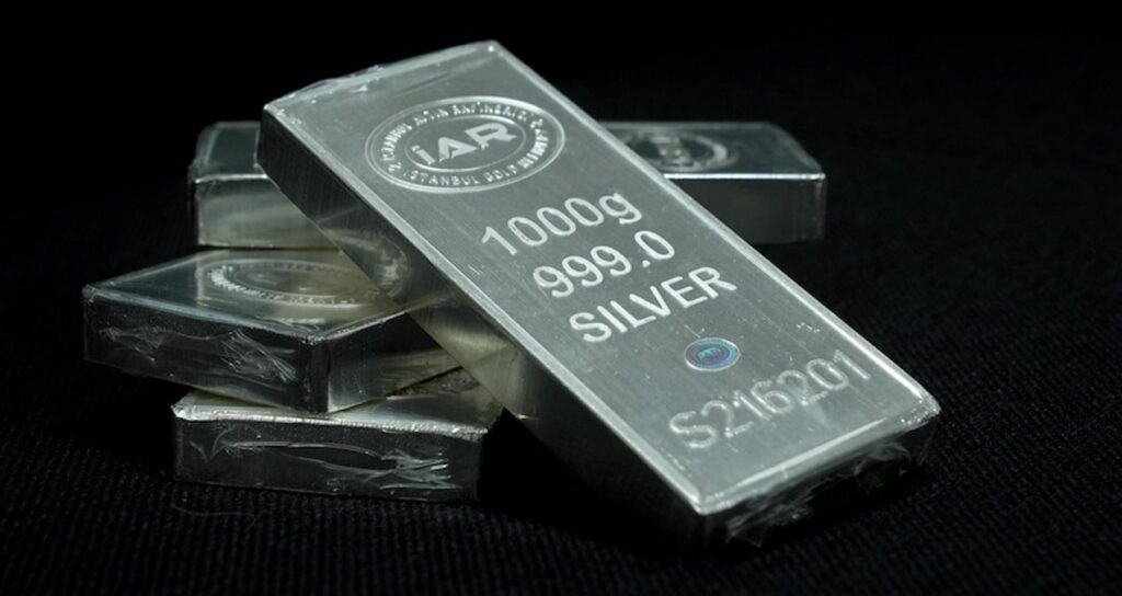 Gümüş yıla yükselişle başladı: Uzmanlar düşüş için uyardı!
