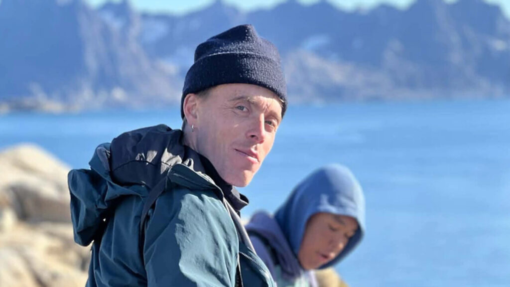 İki yıl önce Grönland’a taşındı, şimdi tüm medya kuruluşları onu arıyor